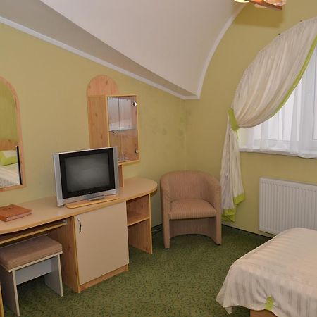 Hotel Serpanok Tyachiv Buitenkant foto