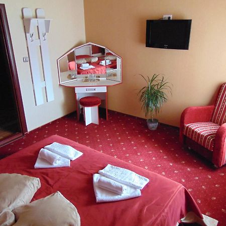 Hotel Serpanok Tyachiv Buitenkant foto