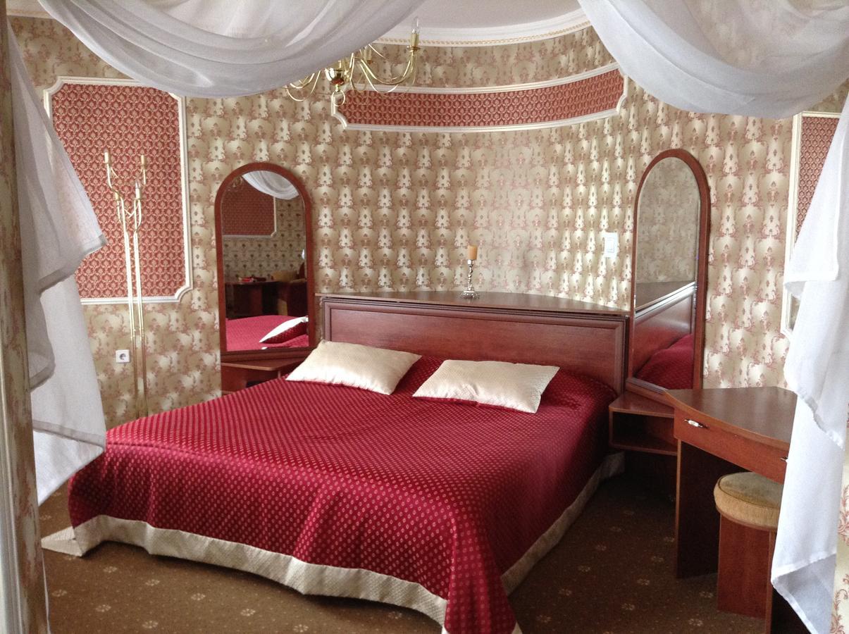 Hotel Serpanok Tyachiv Buitenkant foto