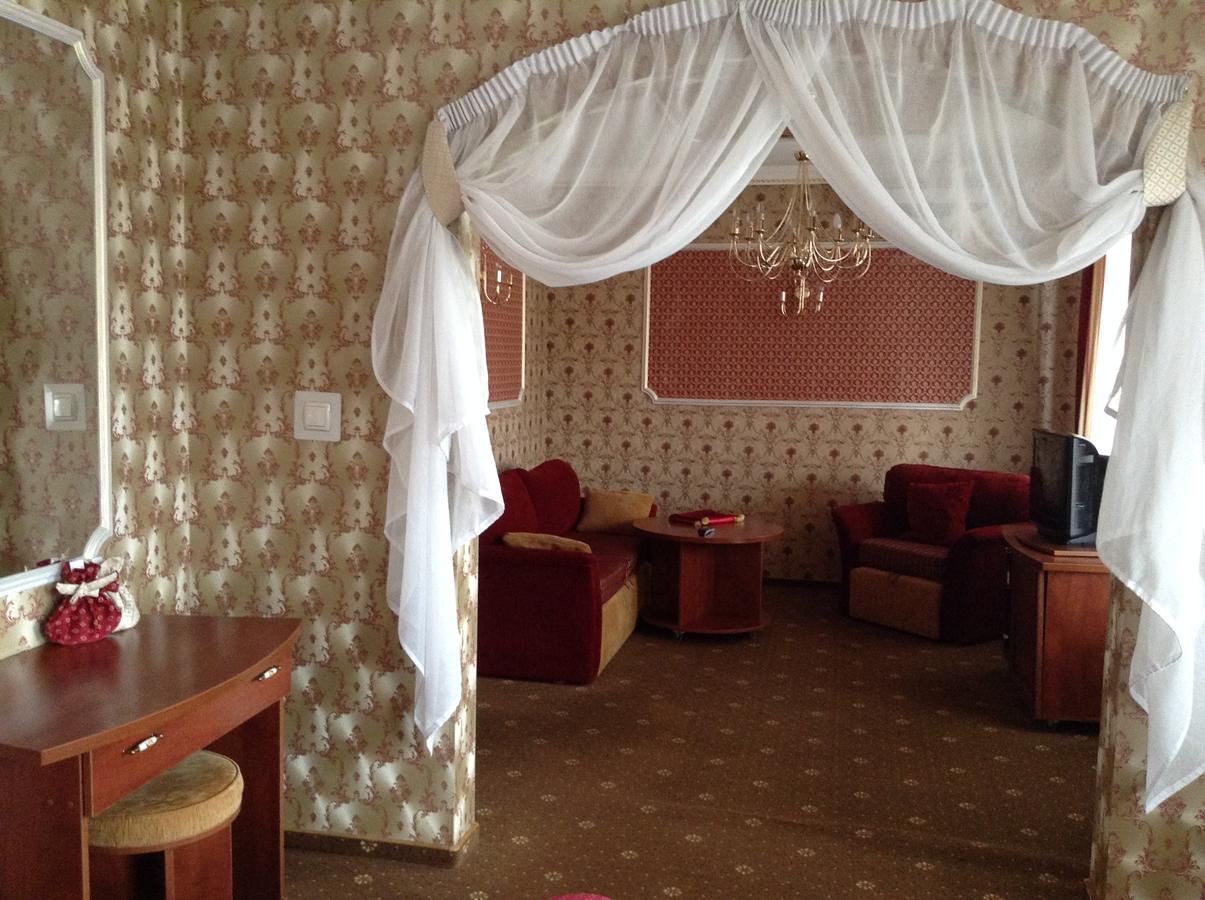 Hotel Serpanok Tyachiv Buitenkant foto