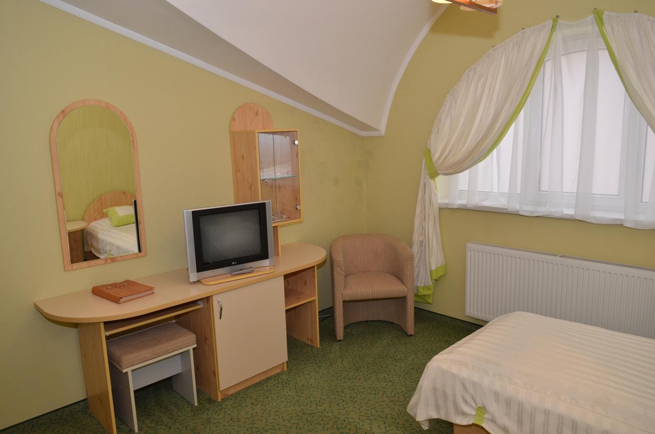 Hotel Serpanok Tyachiv Buitenkant foto