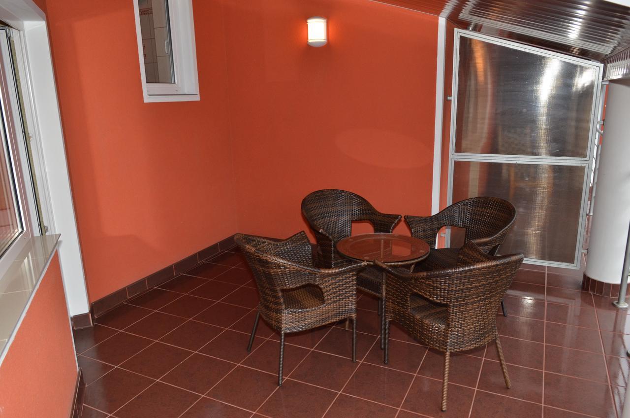 Hotel Serpanok Tyachiv Buitenkant foto