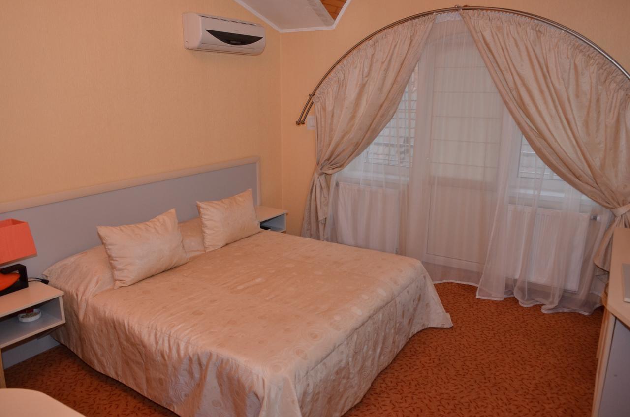 Hotel Serpanok Tyachiv Buitenkant foto