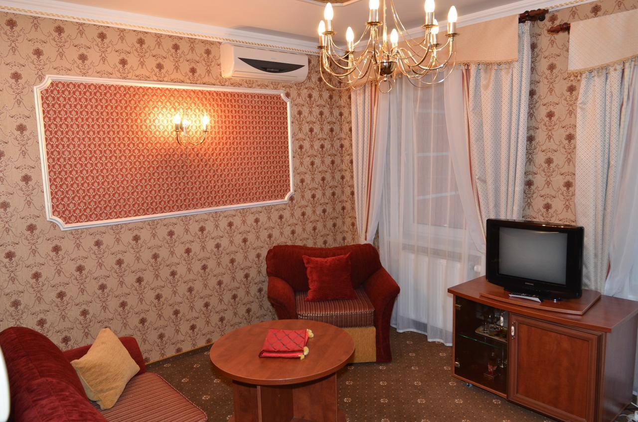 Hotel Serpanok Tyachiv Buitenkant foto