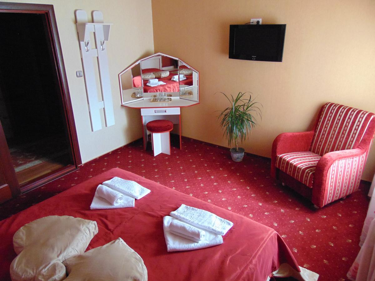 Hotel Serpanok Tyachiv Buitenkant foto