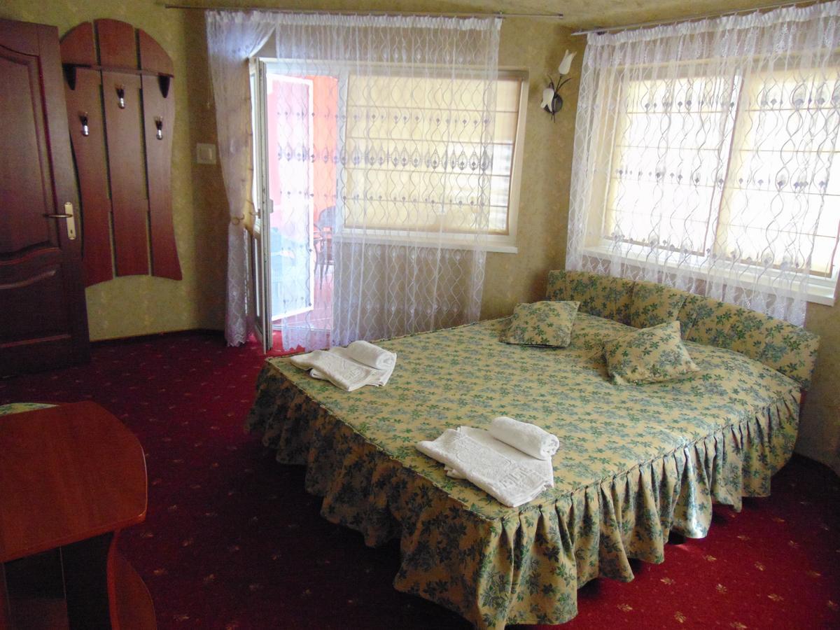 Hotel Serpanok Tyachiv Buitenkant foto