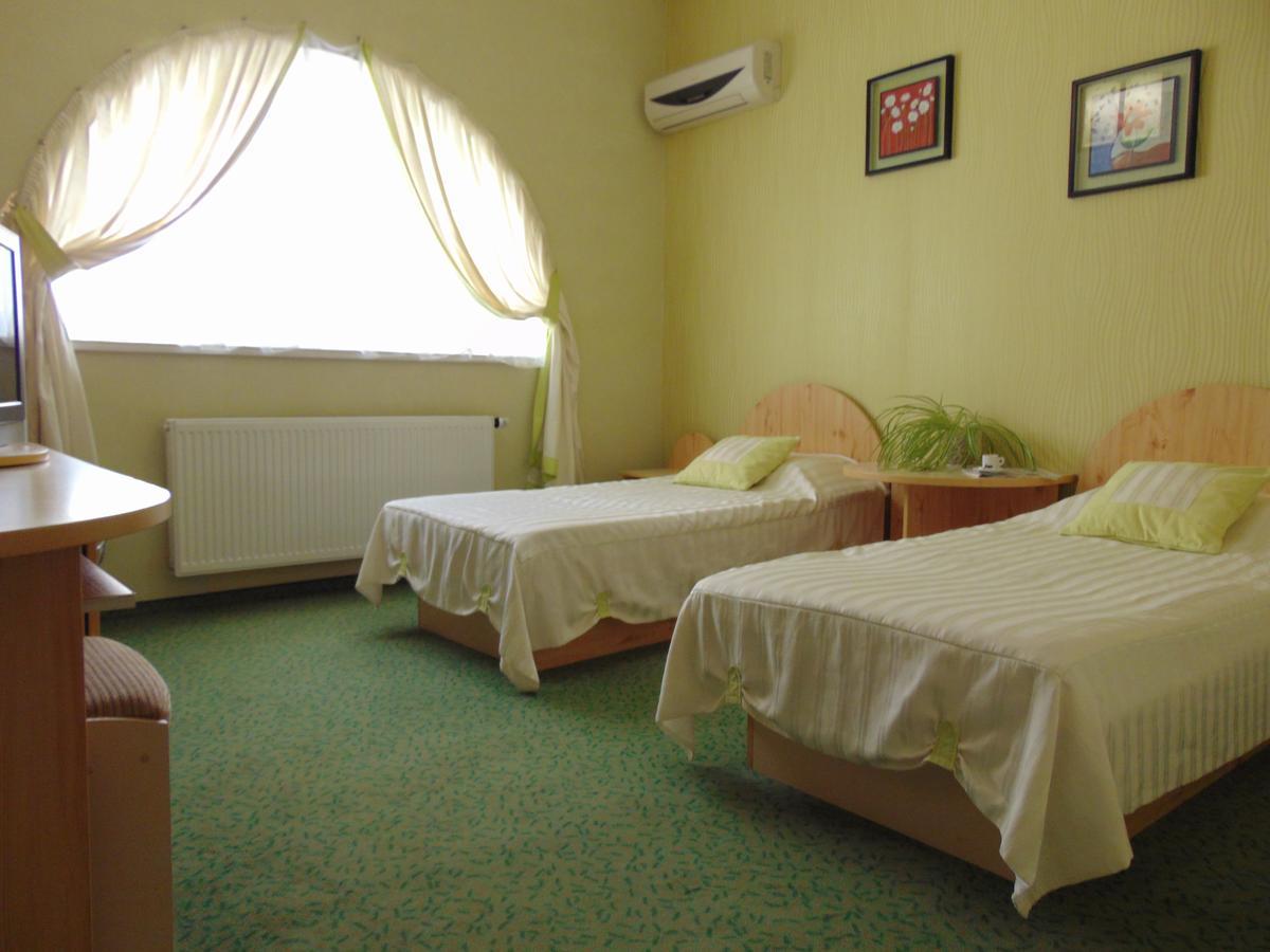 Hotel Serpanok Tyachiv Buitenkant foto