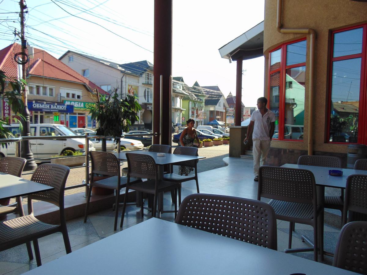 Hotel Serpanok Tyachiv Buitenkant foto